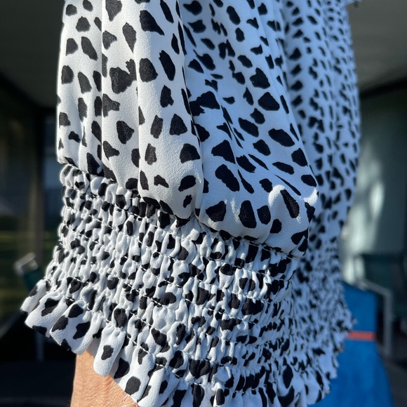 Rose and Olive flutter sleeve, animal printed top. In good condition SZ Large - Picture 7 of 13